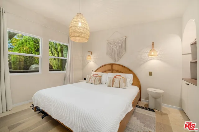 $2,399,000 | 7030 De Longpre Avenue, Los Angeles, CA 90028