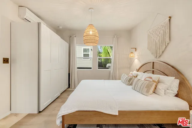 $2,399,000 | 7030 De Longpre Avenue, Los Angeles, CA 90028