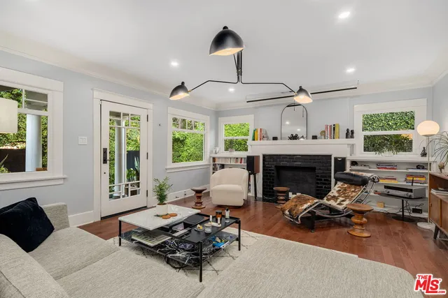 $2,399,000 | 7030 De Longpre Avenue, Los Angeles, CA 90028