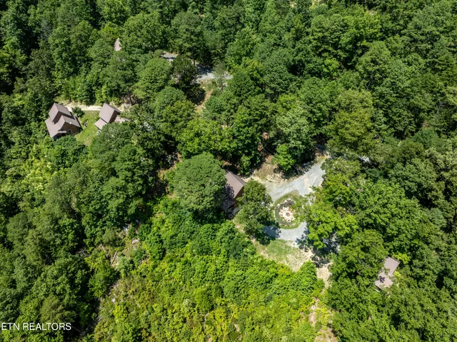 $999,999 | 2 R Wears Valley Road, Townsend, TN 37882