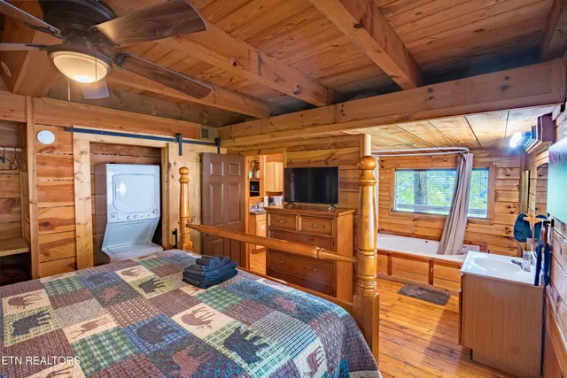 $999,999 | 2 R Wears Valley Road, Townsend, TN 37882