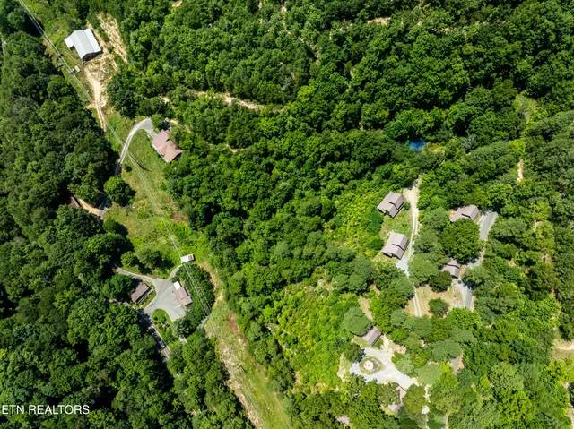 $999,999 | 2 R Wears Valley Road, Townsend, TN 37882