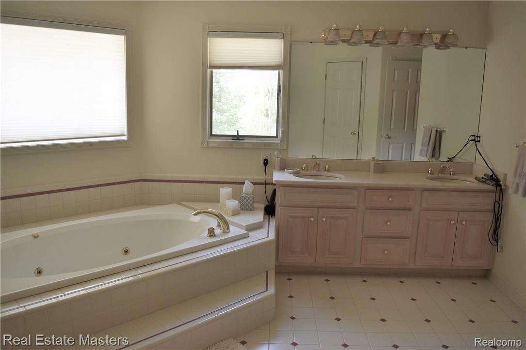 3031 Riverside Drive Port Huron, MI 48060 - Photo 33 of 34 riversidemastervanity.JPG