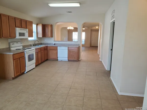 $1,695 | 671 Rattler Bluff, San Antonio, TX 78251