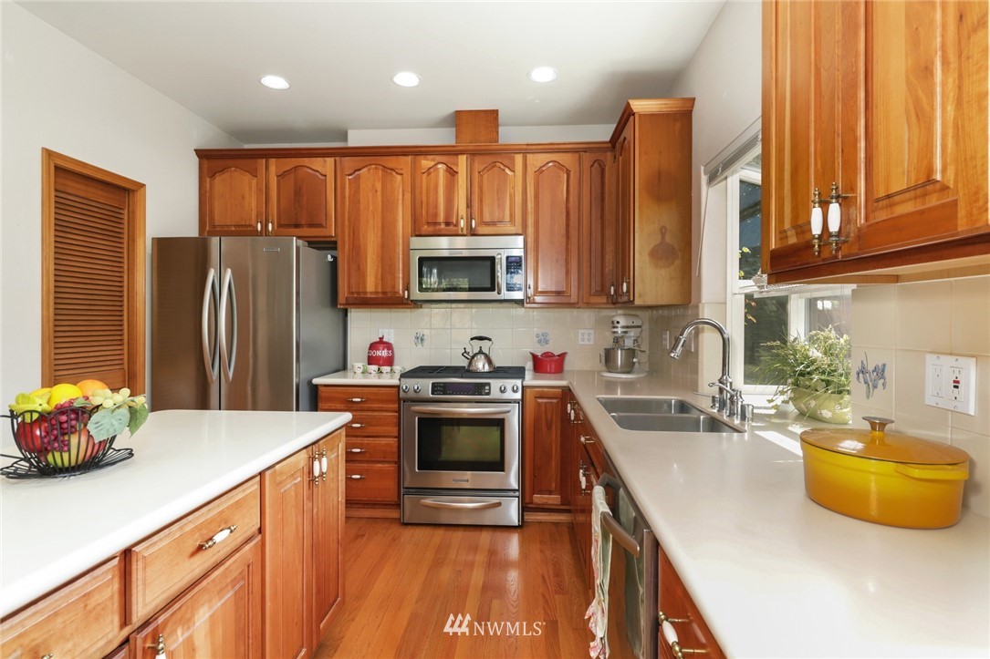 2412 240th Street Southeast Bothell, WA 98021 - Photo 8 of 25