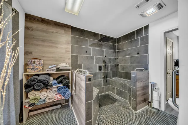 a view of utility room