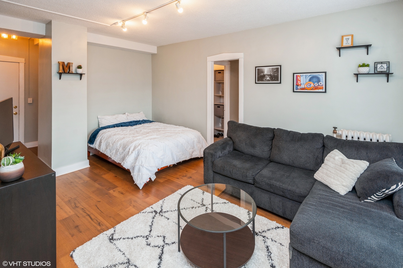 725 West Sheridan Road, Unit 204 Chicago, IL 60613 - Photo 3 of 11