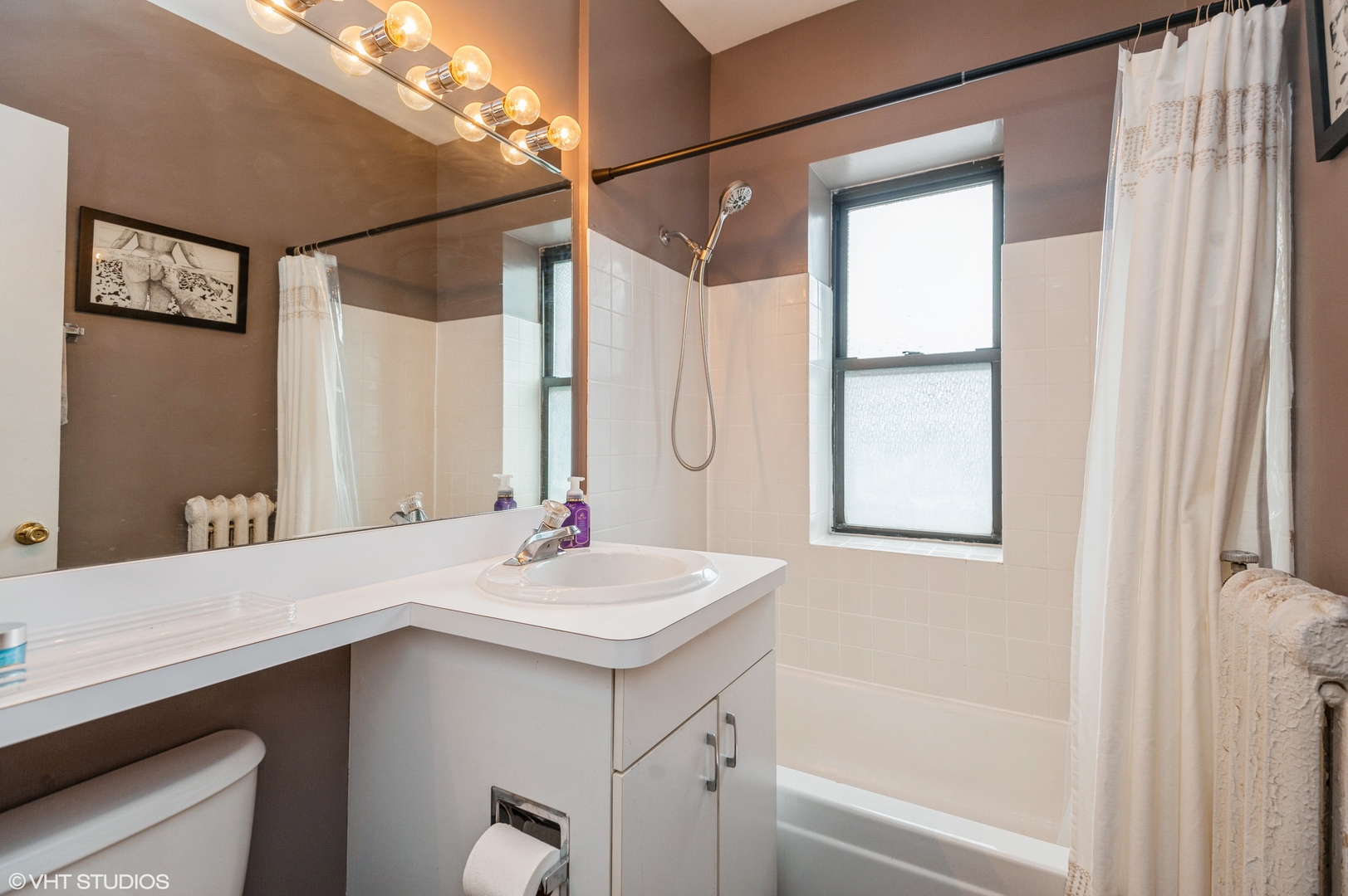 725 West Sheridan Road, Unit 204 Chicago, IL 60613 - Photo 8 of 11