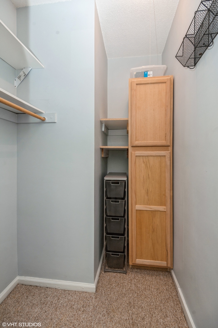 725 West Sheridan Road, Unit 204 Chicago, IL 60613 - Photo 10 of 11