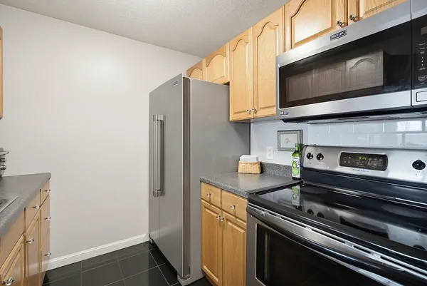 $251,900 | 144 Eastern Avenue, Unit 304, Manchester, NH 03104