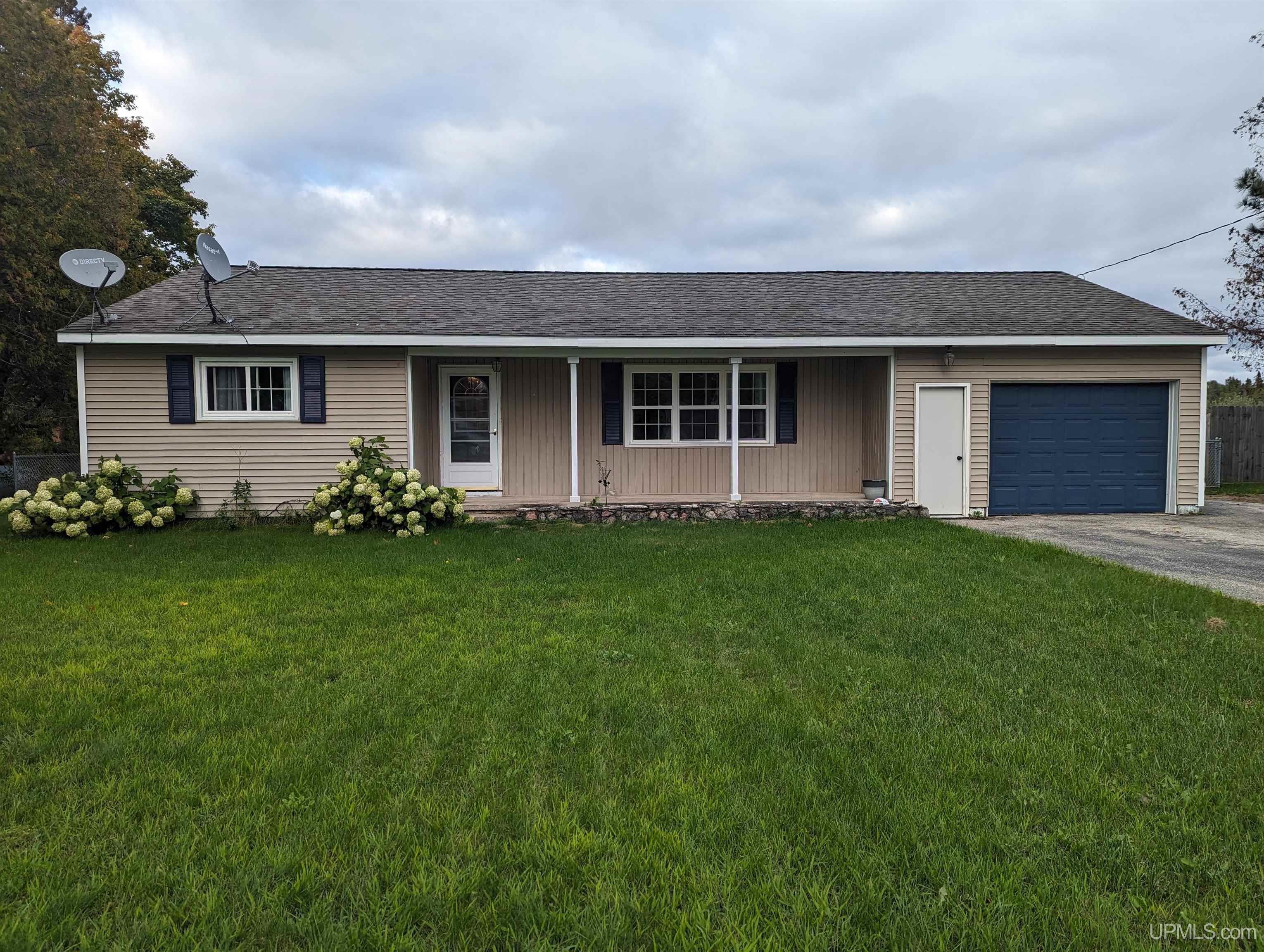 9450 25 Rd Garden Garden, MI 49835 - Photo 1 of 32