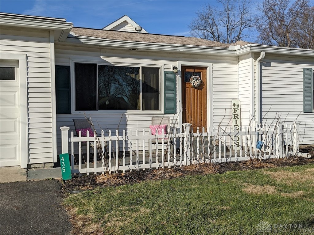 435 Elbron Road Springfield, OH 45505 - Photo 2 of 25
