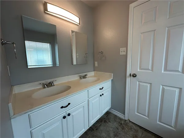 $2,200 | 2000 Westwood Drive, Portland, TX 78374