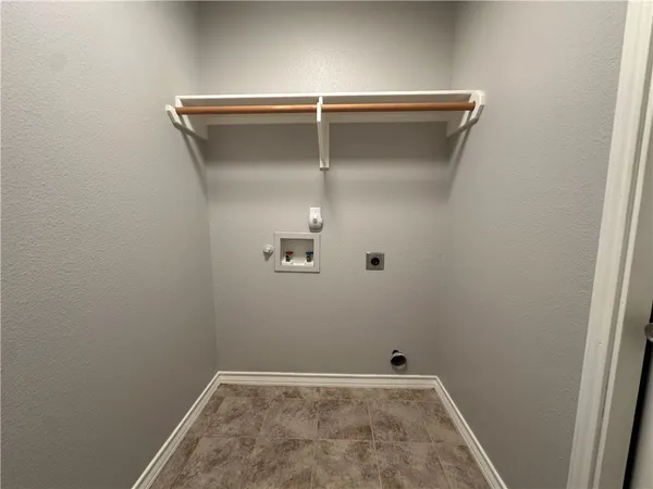 $2,200 | 2000 Westwood Drive, Portland, TX 78374