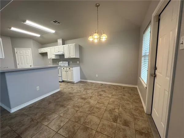 $2,200 | 2000 Westwood Drive, Portland, TX 78374