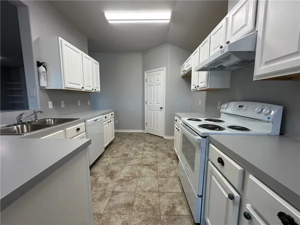 $2,200 | 2000 Westwood Drive, Portland, TX 78374