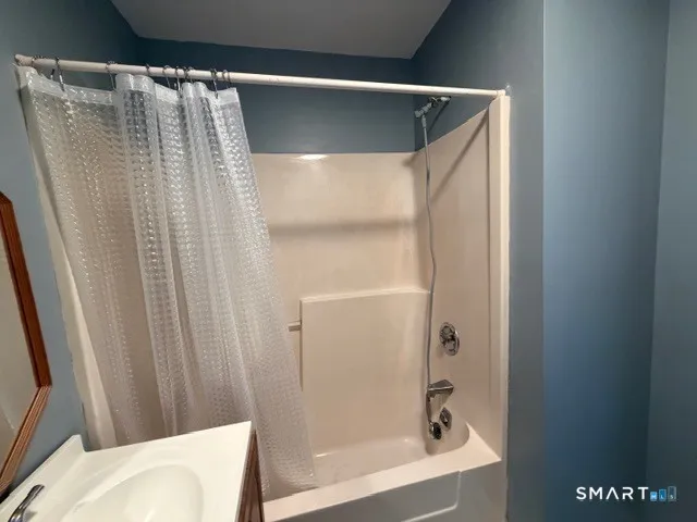 $1,150 | 483 Chestnut Hill Avenue, Waterbury, CT 06704