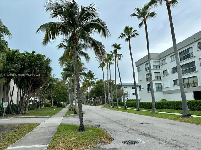 $4,000 | 250 Galen Drive, Unit 25, Key Biscayne, FL 33149