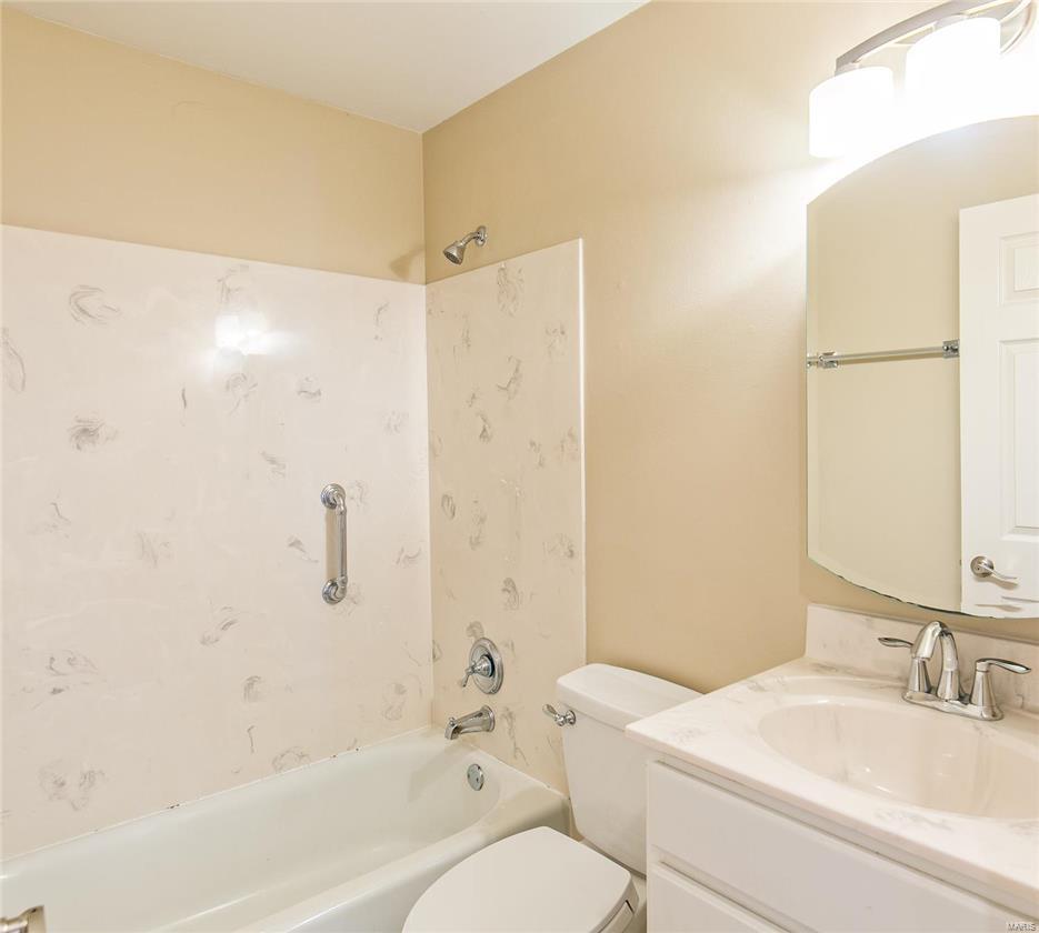 667 Walnut Point Court Ballwin, MO 63021 - Photo 17 of 35