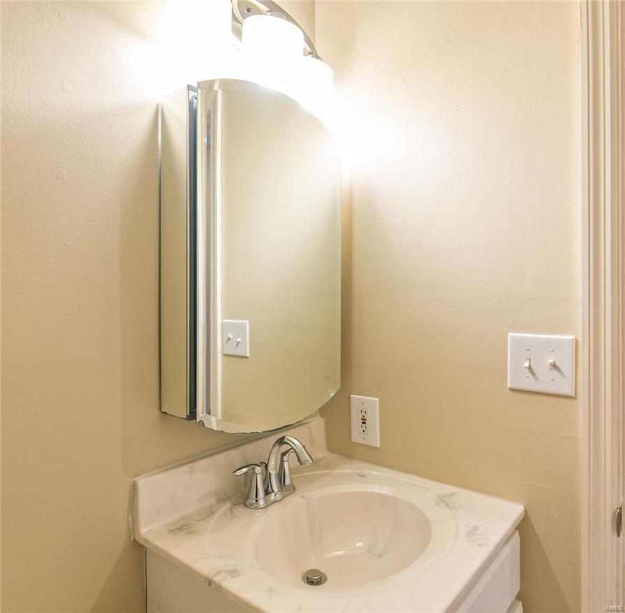 667 Walnut Point Court Ballwin, MO 63021 - Photo 18 of 35