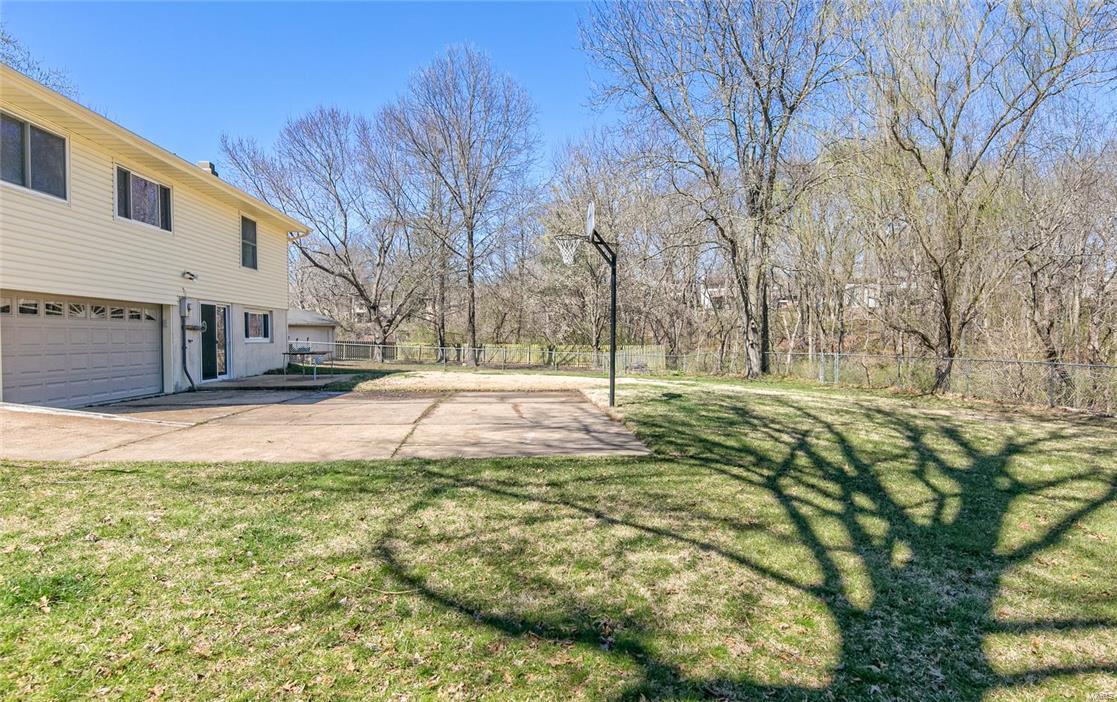 667 Walnut Point Court Ballwin, MO 63021 - Photo 31 of 35
