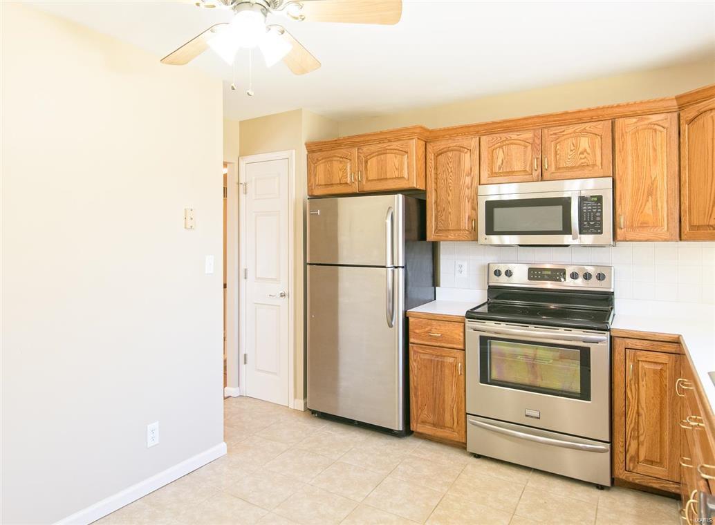 667 Walnut Point Court Ballwin, MO 63021 - Photo 6 of 35
