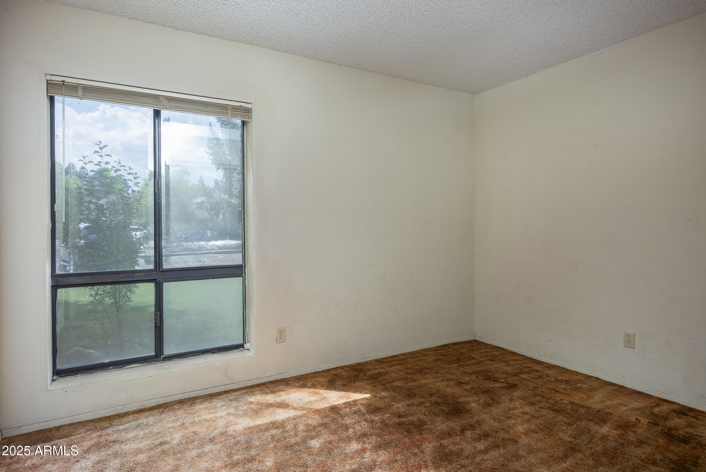 17980 Walapai Road, Unit 19A Munds Park, AZ 86017 - Photo 28 of 32 an empty room with a window