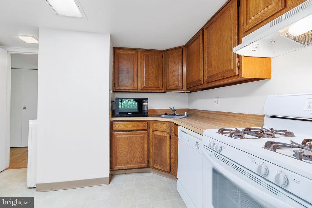 1414 Northgate Square, Unit 14142A Reston, VA 20190 - Photo 11 of 27 Gallery Image 11