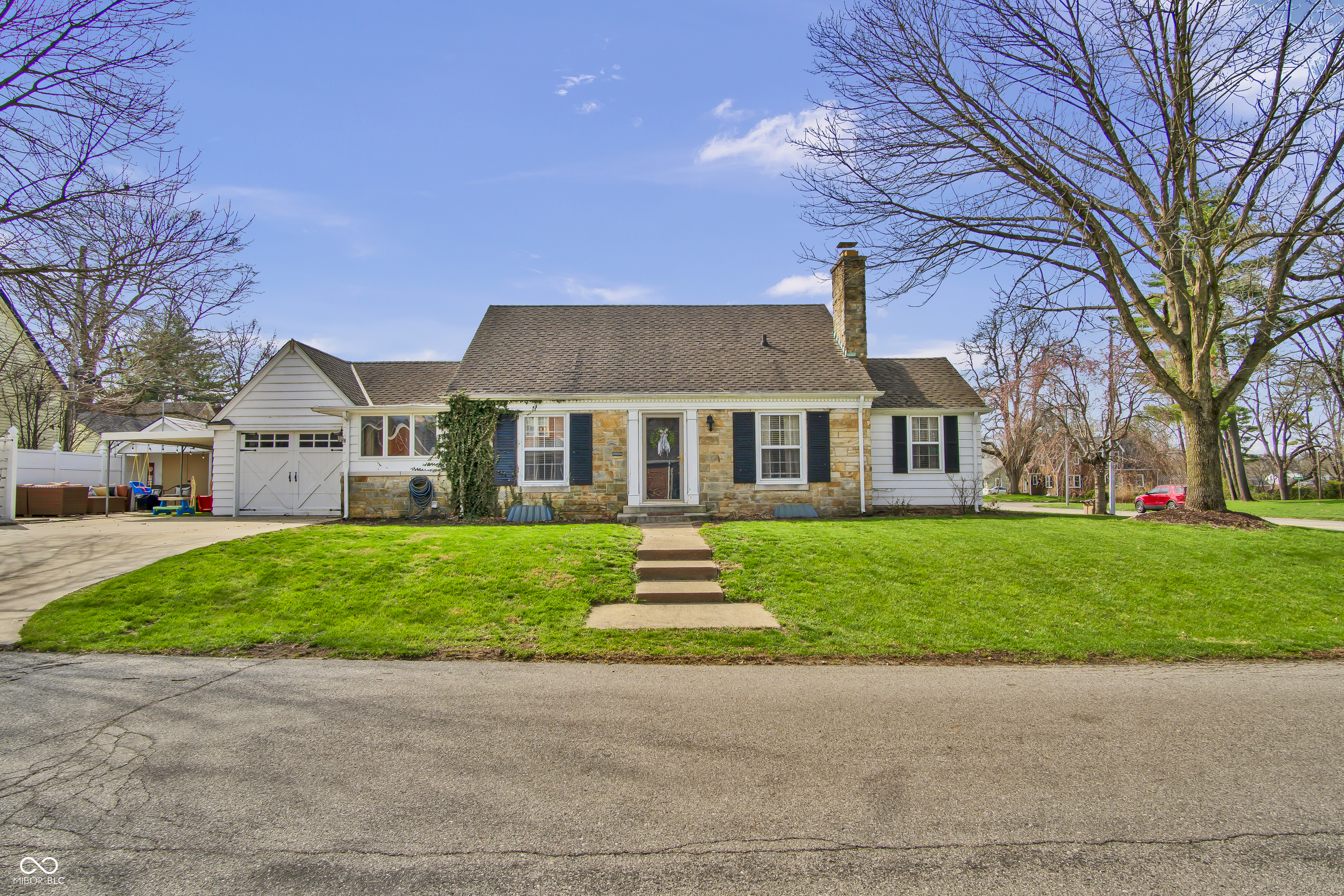 2245 Washington Street Columbus, IN 47201 - Photo 1 of 44