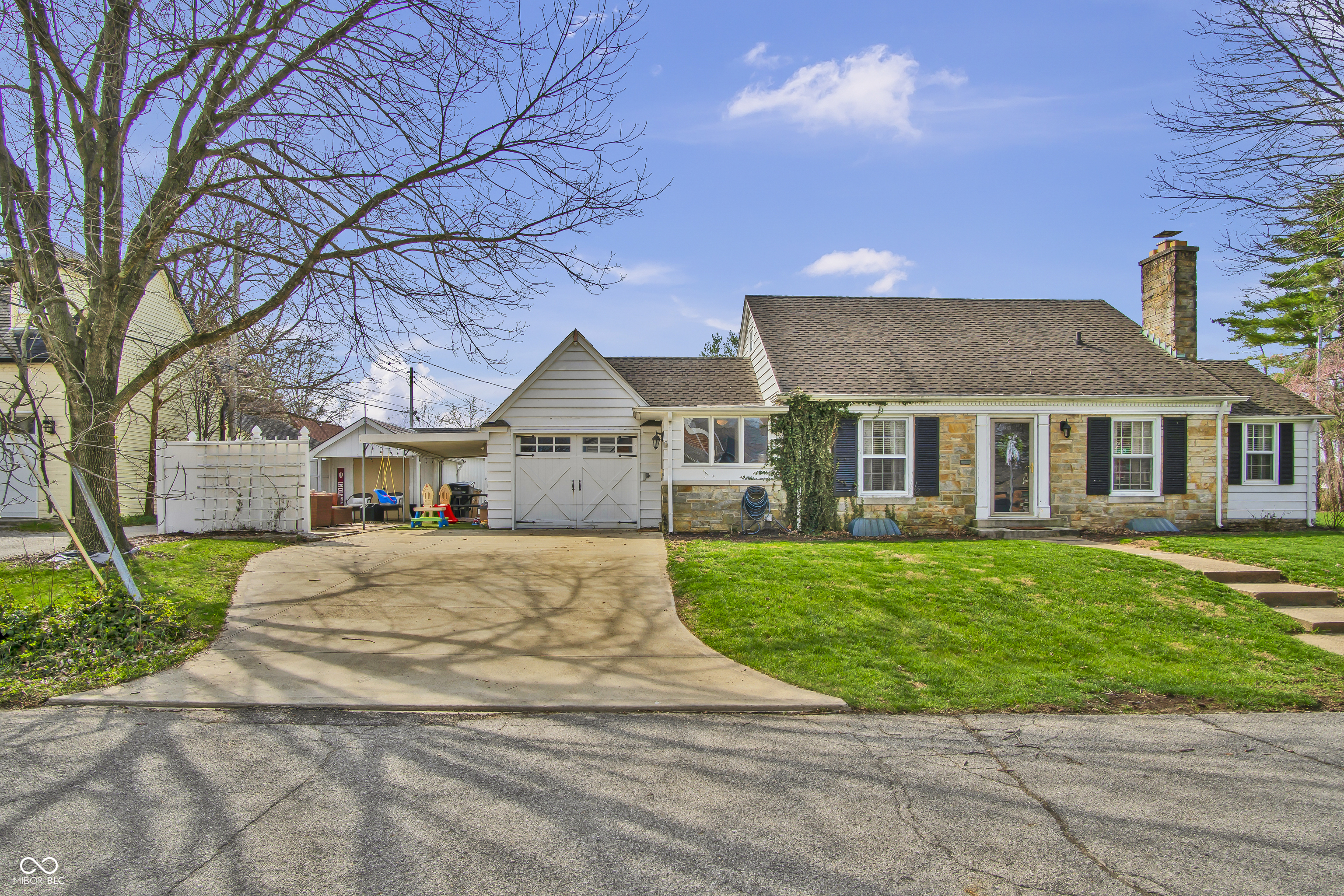 2245 Washington Street Columbus, IN 47201 - Photo 2 of 44