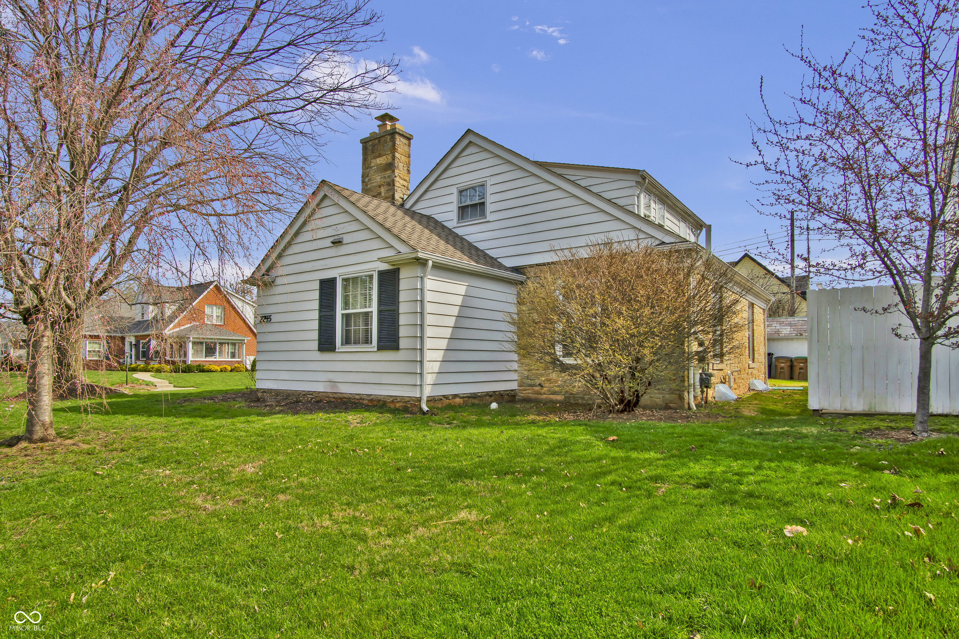 2245 Washington Street Columbus, IN 47201 - Photo 4 of 44