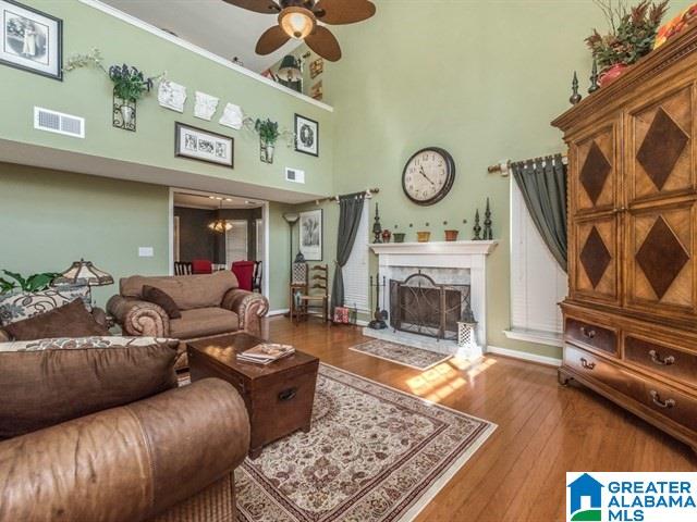 124 Brent Way Alabaster, AL 35007 - Photo 2 of 30