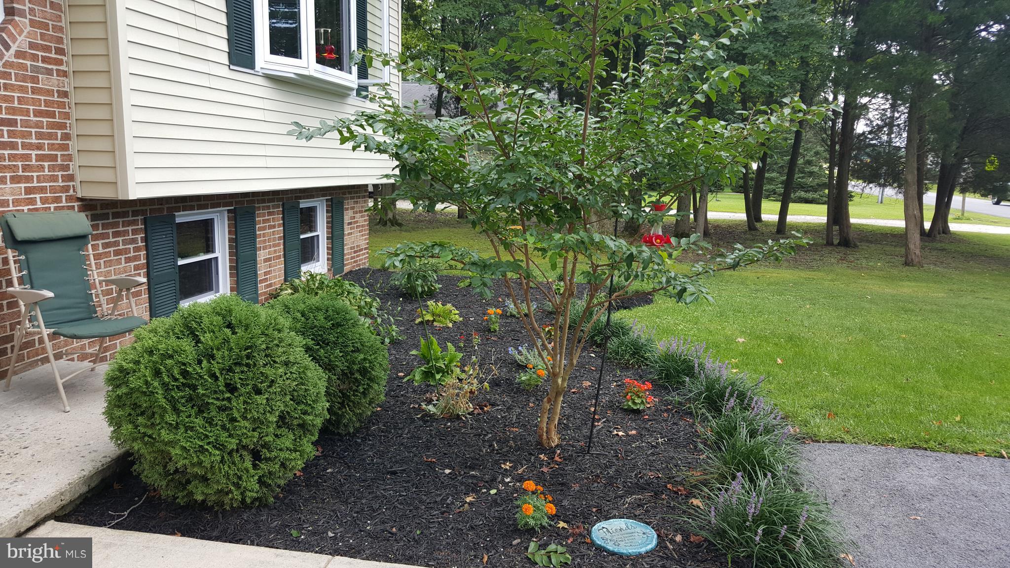 13109 Choptank Road Baltimore, MD 21220 - Photo 3 of 25 Flower Bed