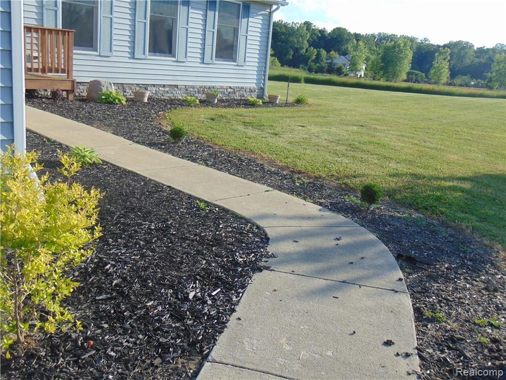 9333 Crofoot Road Fowlerville, MI 48836 - Photo 3 of 27 DSC01275.JPG