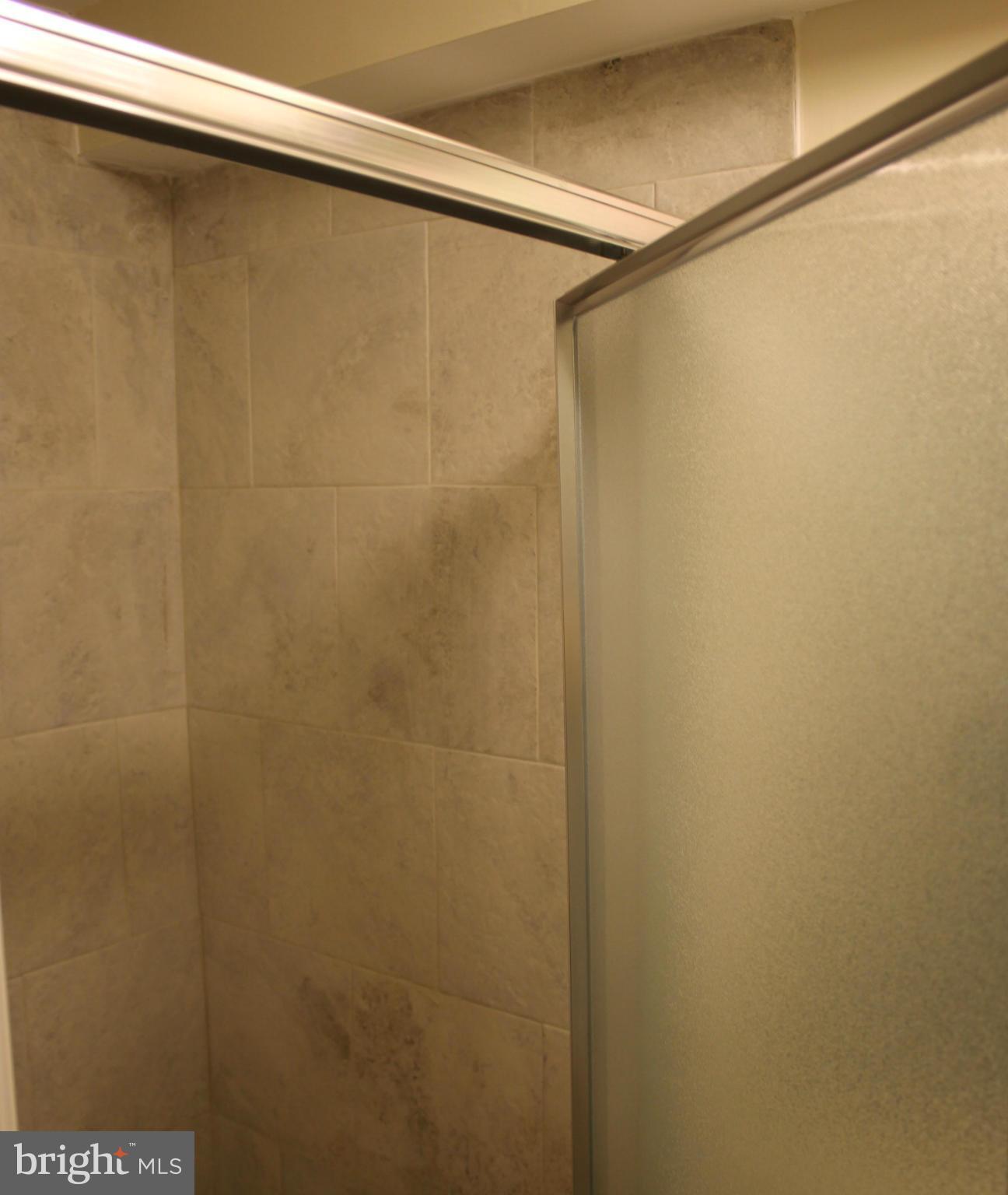 4229 Flowerton Road Baltimore, MD 21229 - Photo 9 of 18 Bath