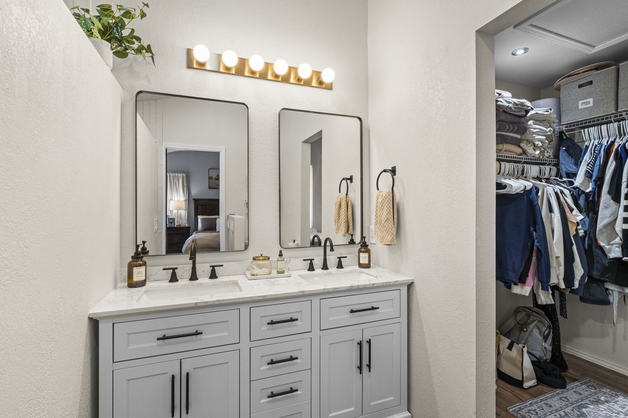 175 Wetzel Kyle, TX 78640 - Photo 14 of 40 Dual vanity in primary bathroom