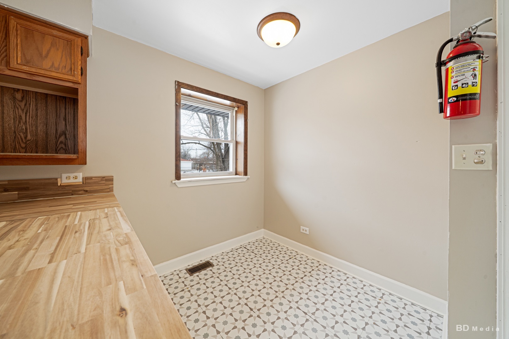 2223 West 156th Place Markham, IL 60426 - Photo 7 of 19 a view of a bedroom