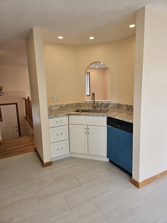 14 Pinewood Lane Worcester, MA 01609 - Photo 5 of 16
