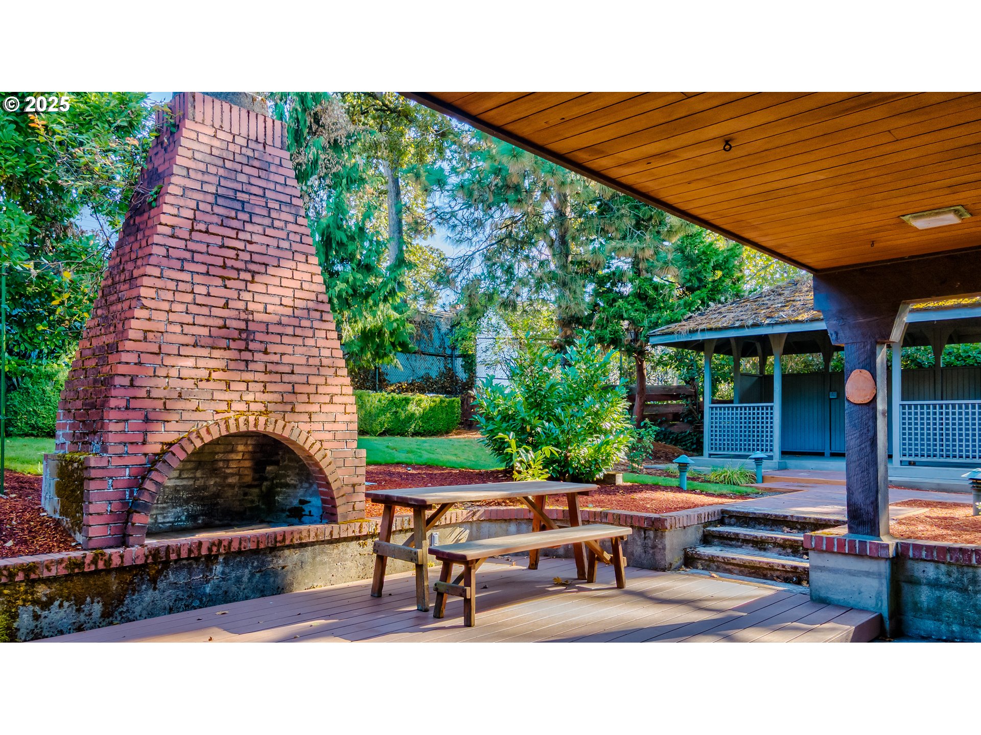 475 Leslie Street Southeast Salem, OR 97301 - Photo 13 of 47 a backyard of a house with outdoor seating