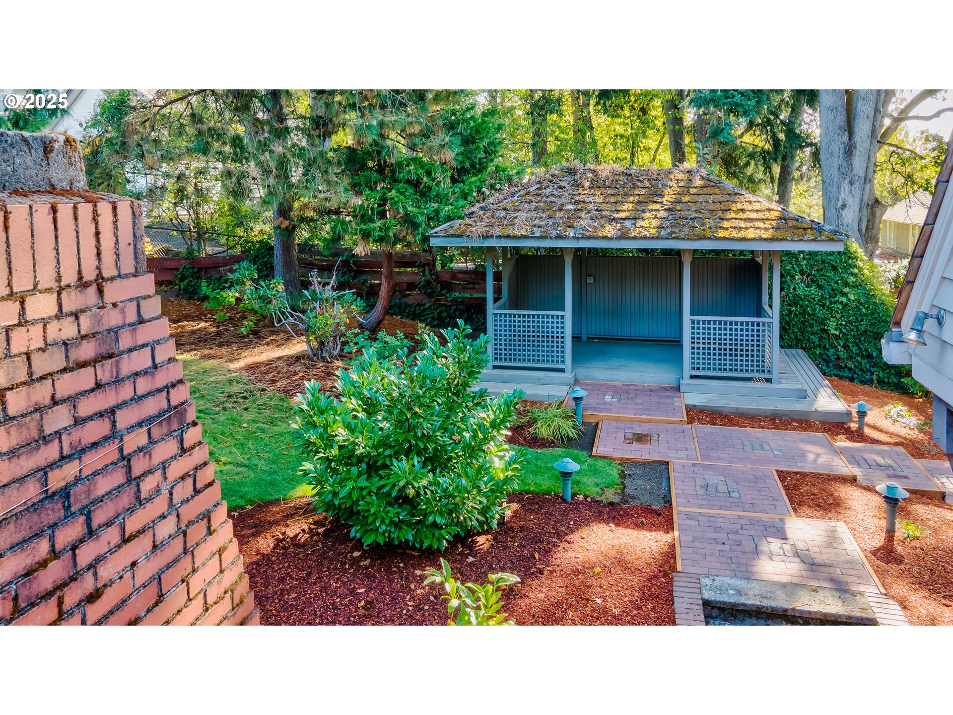 475 Leslie Street Southeast Salem, OR 97301 - Photo 14 of 47 a view of a backyard with sitting area