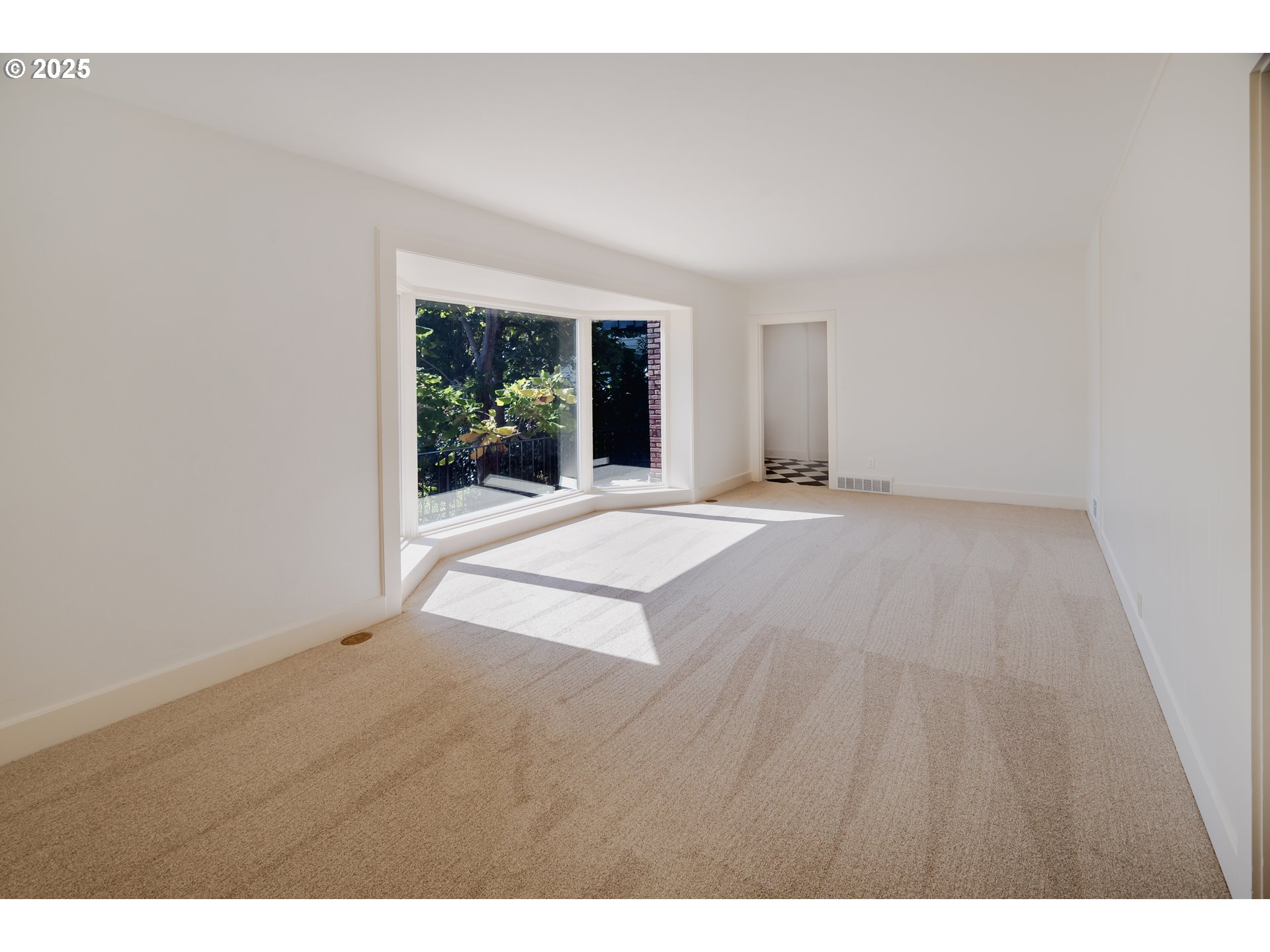 475 Leslie Street Southeast Salem, OR 97301 - Photo 23 of 47 a view of an empty room with a window