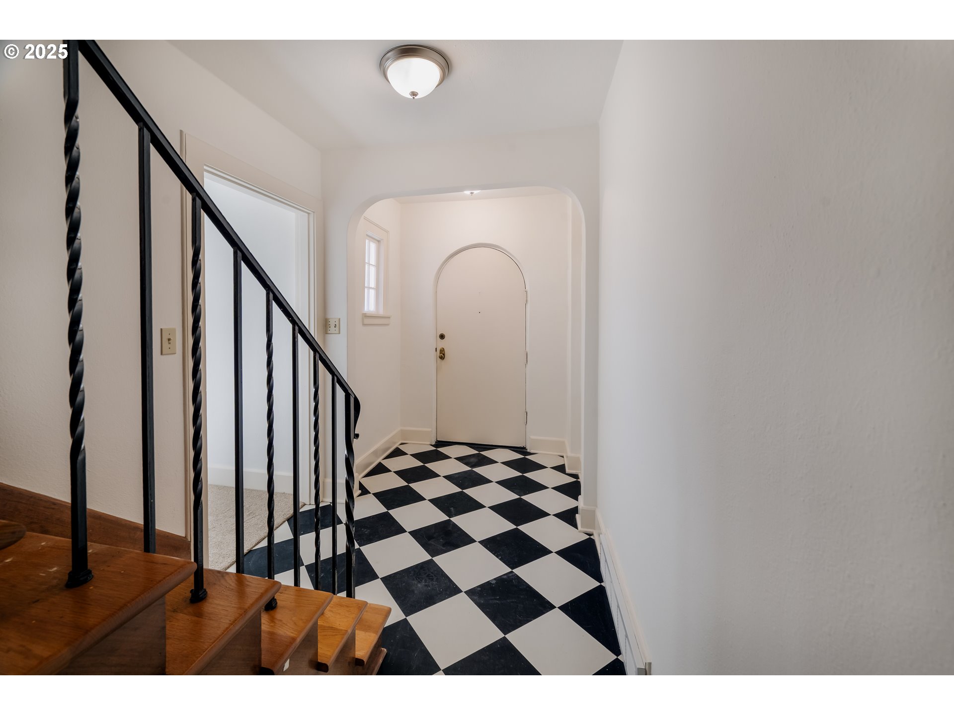 475 Leslie Street Southeast Salem, OR 97301 - Photo 25 of 47 a black and white checkered floor