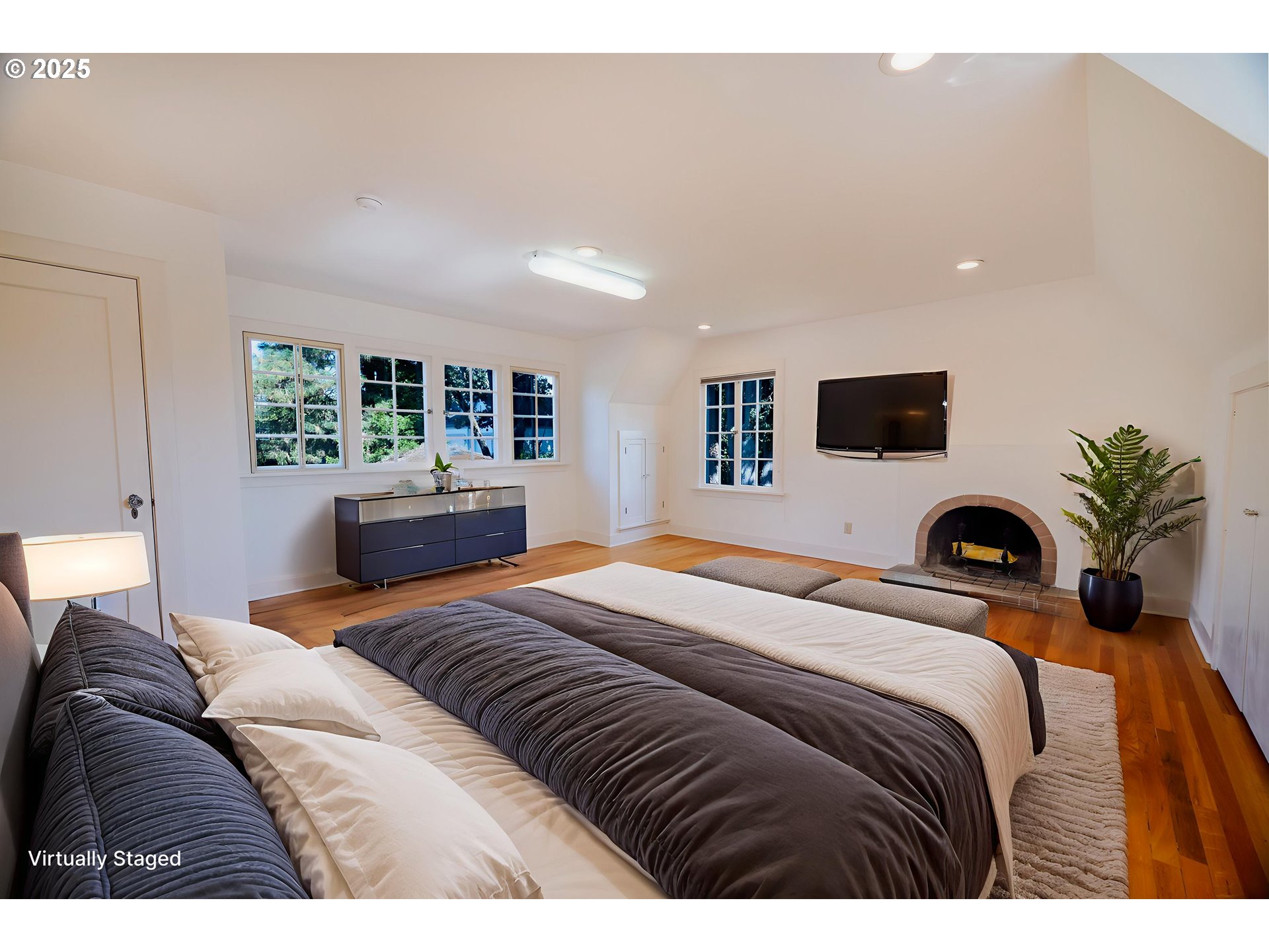 475 Leslie Street Southeast Salem, OR 97301 - Photo 30 of 47 a bedroom with a bed and a flat screen tv