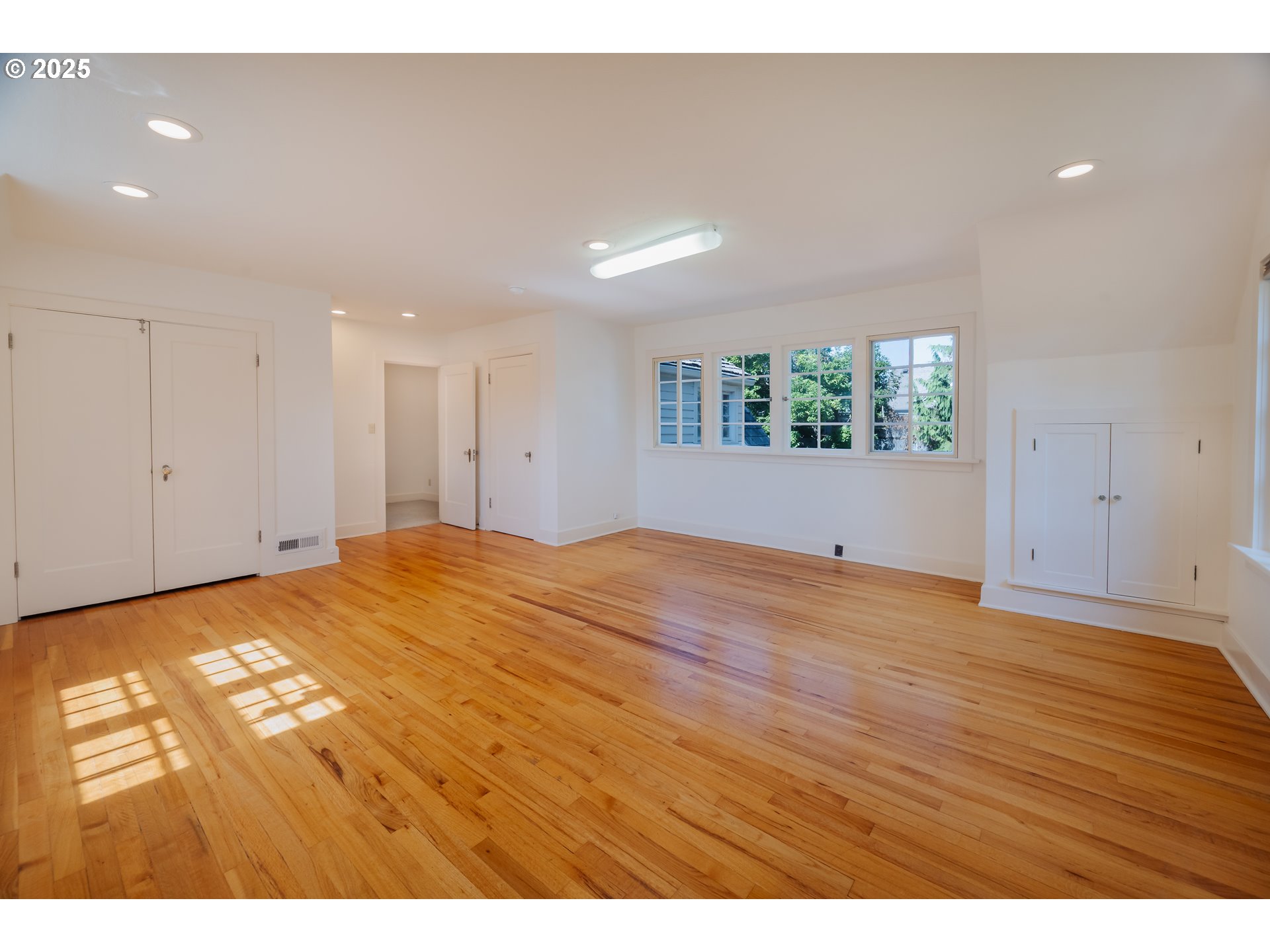 475 Leslie Street Southeast Salem, OR 97301 - Photo 32 of 47 a view of empty room with window and ceiling fan