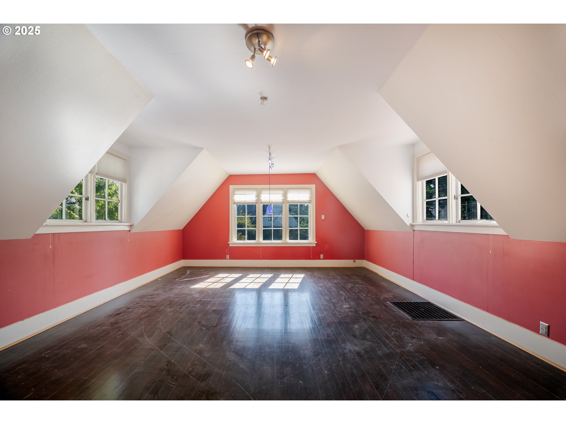 475 Leslie Street Southeast Salem, OR 97301 - Photo 46 of 47 a view of an empty room with window