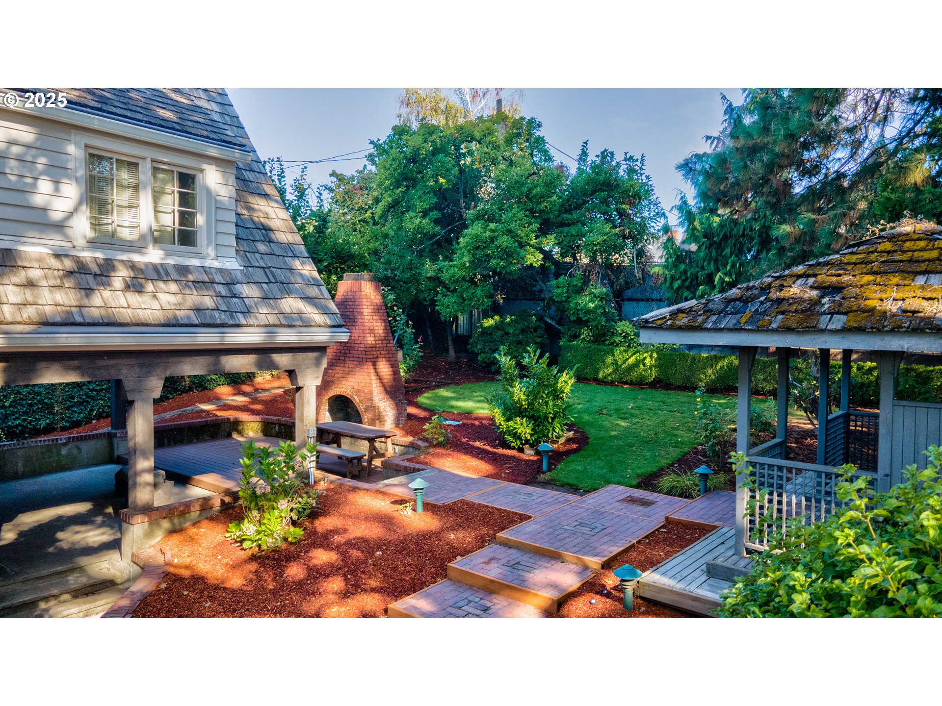 475 Leslie Street Southeast Salem, OR 97301 - Photo 9 of 47 a backyard of a house with yard barbeque oven and outdoor seating