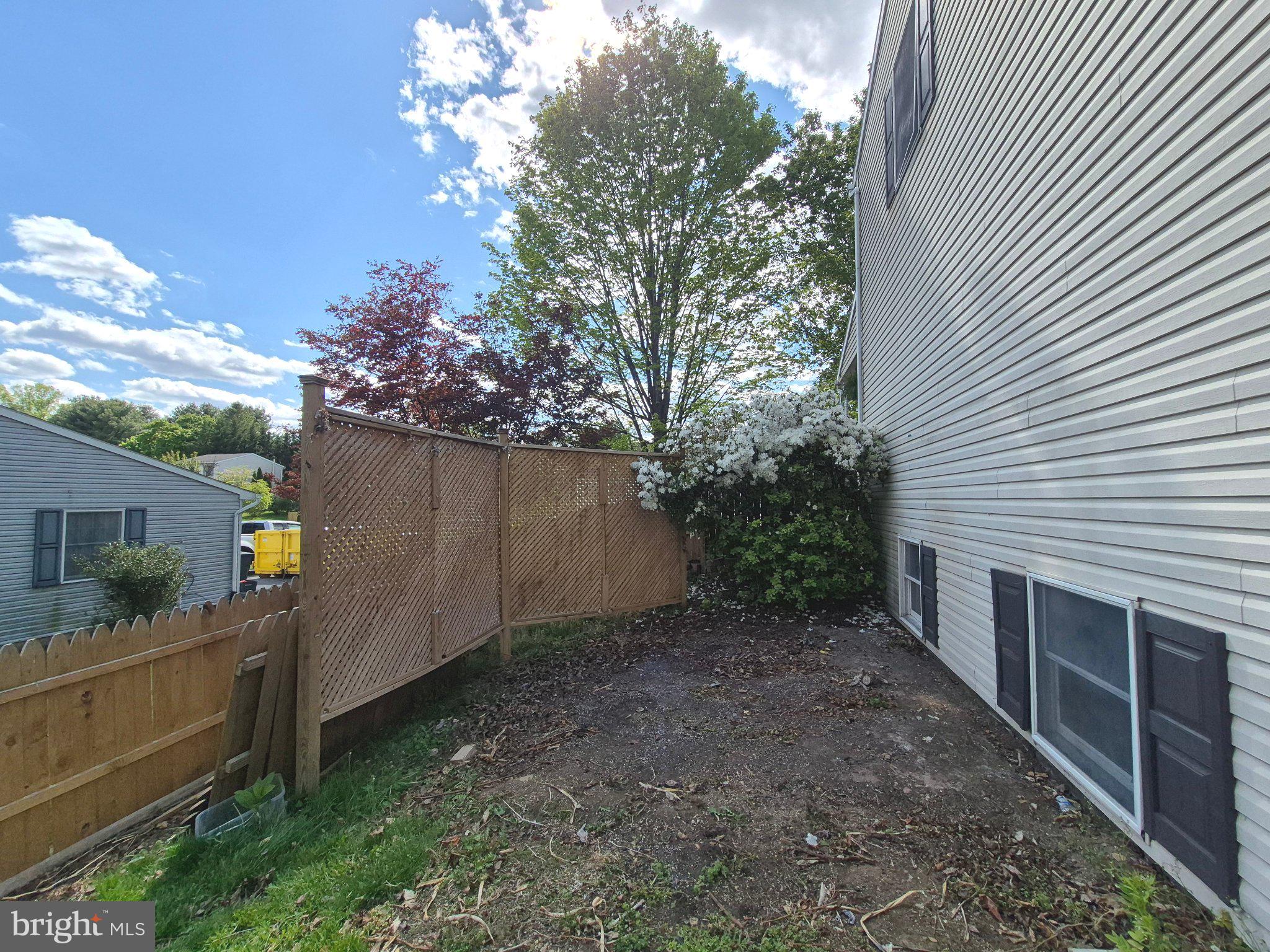 1406 Princeton Road Mechanicsburg, PA 17050 - Photo 45 of 53 a backyard of a house with lots of green space