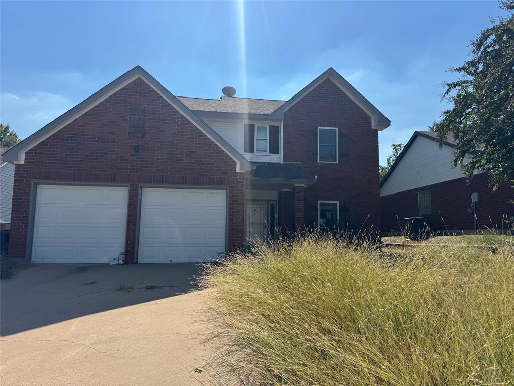 10025 Long Rifle Drive Fort Worth, TX 76108 - Photo 1 of 28 a front view of house with yard