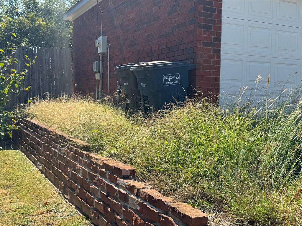 10025 Long Rifle Drive Fort Worth, TX 76108 - Photo 3 of 28 a view of a backyard of the house