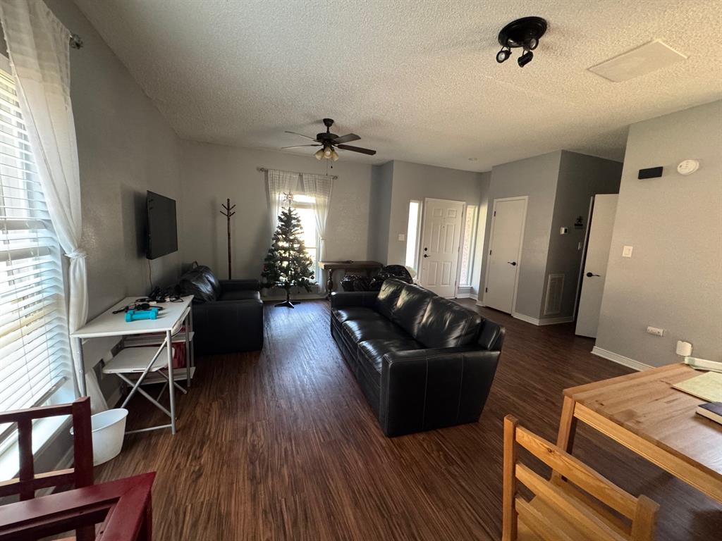 10025 Long Rifle Drive Fort Worth, TX 76108 - Photo 6 of 28 a living room with furniture